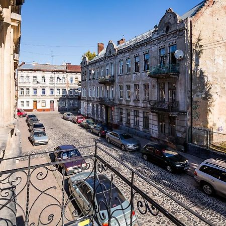 Квартира В Центрі З Дизайнерським Ремонтом Lviv Exterior foto