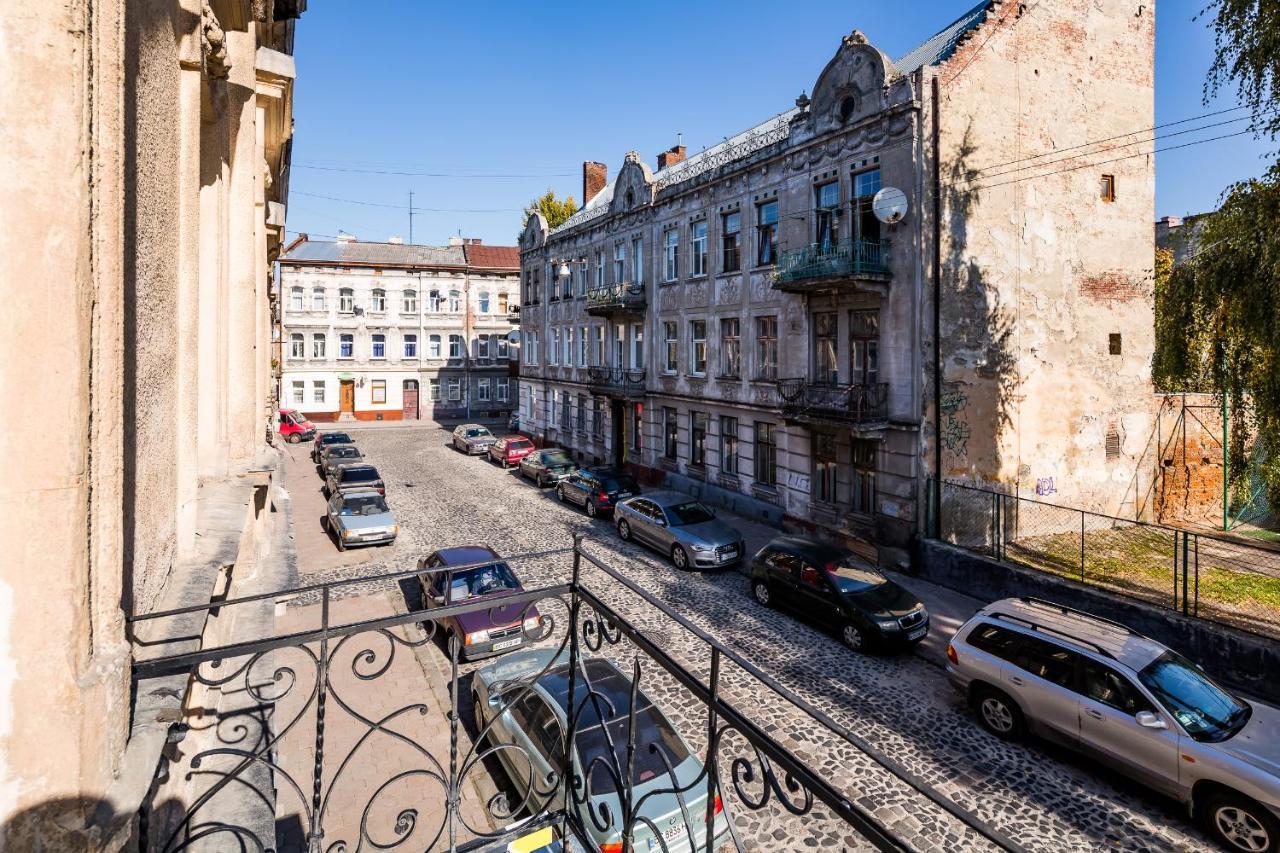 Квартира В Центрі З Дизайнерським Ремонтом Lviv Exterior foto